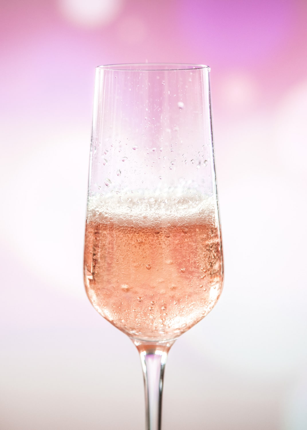 Quelle différence entre un rosé d’assemblage et un rosé de saignée ? Lequel choisir pour votre mariage ?